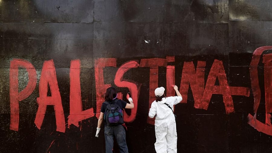 <div class="paragraphs"><p>Gazans stream back home as Israel-Hamas ceasefire holds</p></div>
