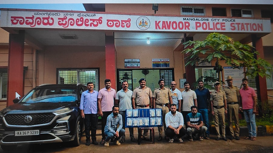 <div class="paragraphs"><p>Kavoor police team with the arrested.</p></div>