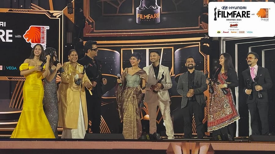 <div class="paragraphs"><p>Team Laapataa Ladies bagged&nbsp;13 awards at the 70th edition of Filmfare Awards.</p></div>
