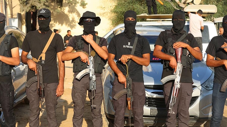 <div class="paragraphs"><p>Palestinian militants stand guard on the day that hostages held in Gaza.</p></div>