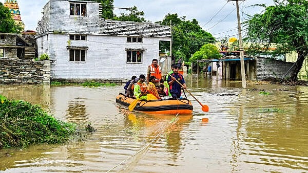 <div class="paragraphs"><p>File image of SDRF personnel and firemen rescuing people from a flooded area in Somanathahalli of Kalaburagi </p></div>