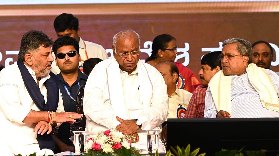 <div class="paragraphs"><p>File photo of DK Shivakumar with Mallikarjun Kharge and Karnataka CM Siddaramaiah.&nbsp;</p></div>