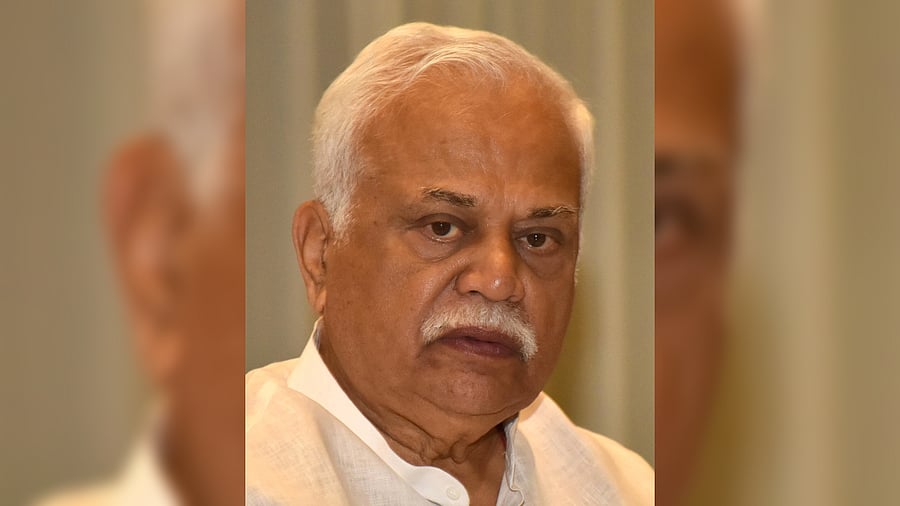 <div class="paragraphs"><p>R V Deshpande&nbsp;</p></div>