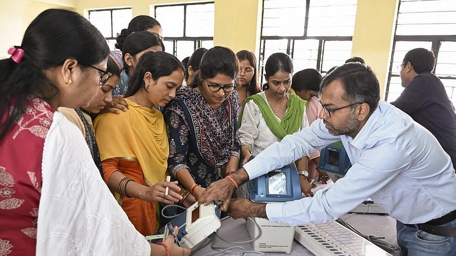 <div class="paragraphs"><p>Election officials attend a training session ahead of the Bihar Legislative Assembly election, in Patna, Bihar, Friday, Oct. 10, 2025.</p></div>
