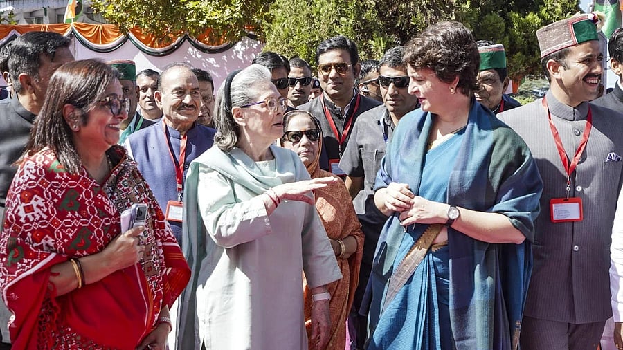 <div class="paragraphs"><p>Congress MPs Sonia Gandhi, Priyanka Gandhi Vadra and other leaders during the statue unveiling ceremony of former state CM Virbhadra Singh, in Shimla, Monday, Oct. 13, 2025.</p></div>