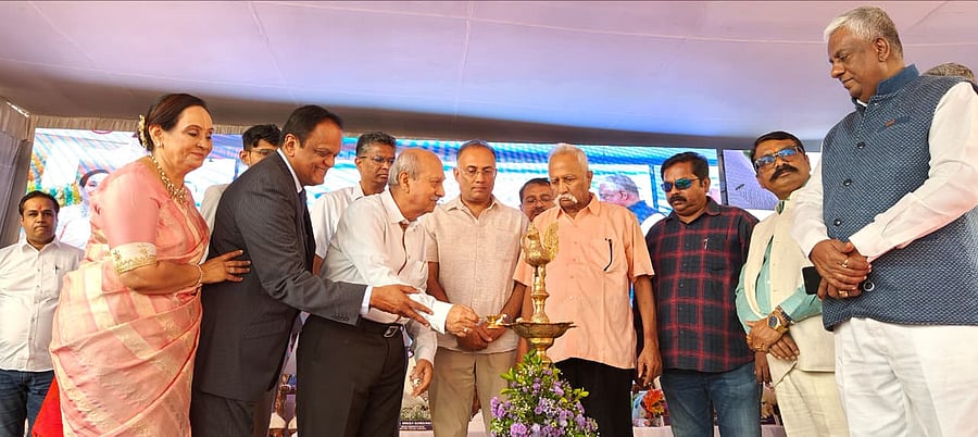 <div class="paragraphs"><p>Health Minister Dinesh Gundurao, Public Works Department and District In-charge Minister Satish Jarkiholi, KLE Society Chairman Prabhakar Kore, MLAs Abhay Patil, Ganesh Hukkeri, MLCs Prakash Hukkeri, Nagaraju Yadav, former MLA Sanjay Patil, Dr Ramesh Doddannavar and Dr Savitri Doddannavar&nbsp;during the inauguration of the silver jubilee celebrations of Deccan Medical Centre in Belagavi on Tuesday. </p></div>