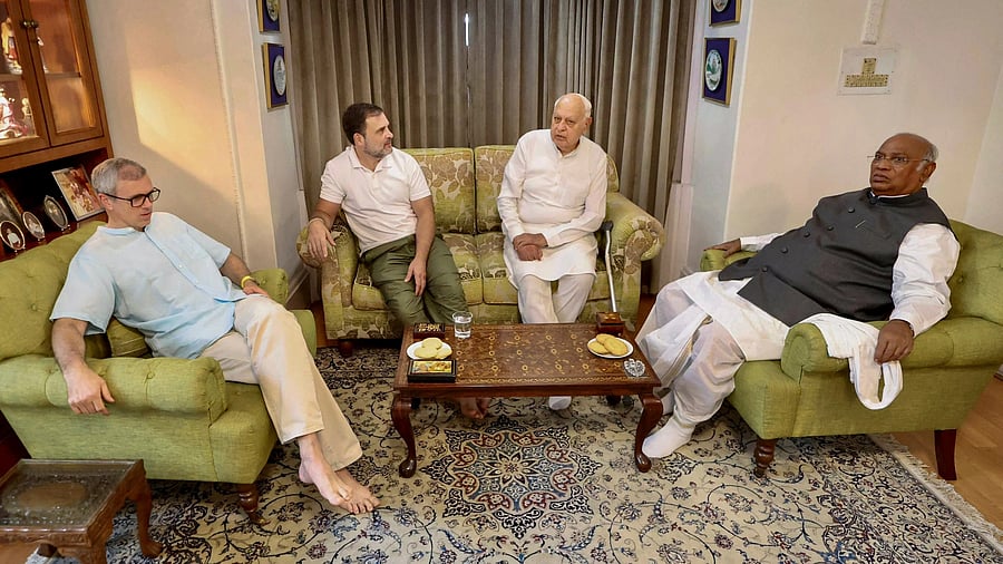 <div class="paragraphs"><p>Congress President Mallikarjun Kharge with party leader Rahul Gandhi meets J&amp;K National Conference President Farooq Abdullah and J&amp;K CM Omar Abdullah.</p></div>