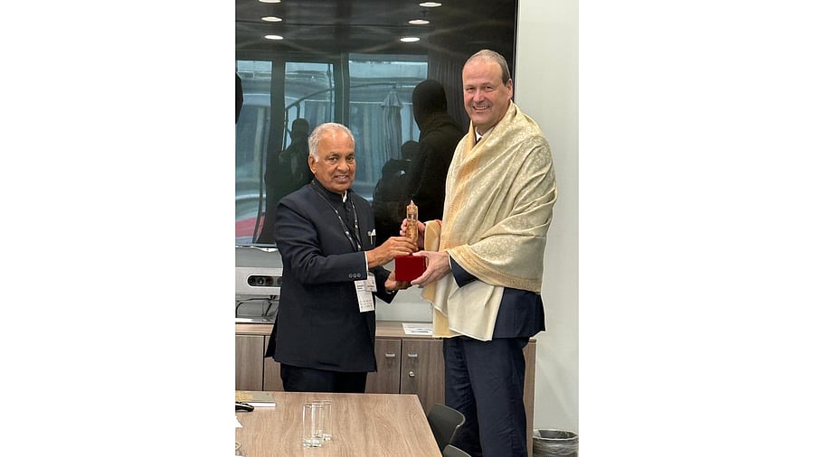 <div class="paragraphs"><p>NS Boseraju at the Swissnex Quantum Summit, meeting&nbsp;Jacques Ducrest, Head of International Relations at the State Secretariat for Education, Research and Innovation (SERI), Government of Switzerland.</p></div>