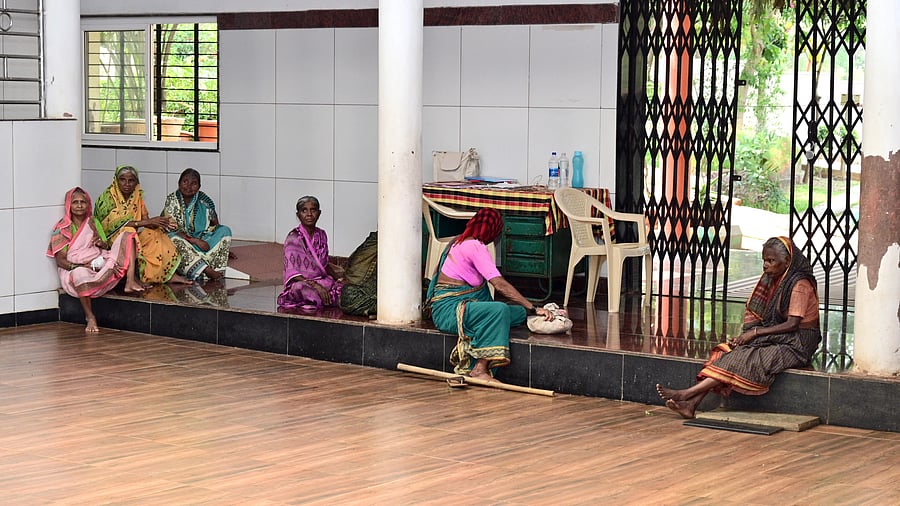 <div class="paragraphs"><p>A file photo of government centre for destitute at Rayapur, Dharwad. </p></div>