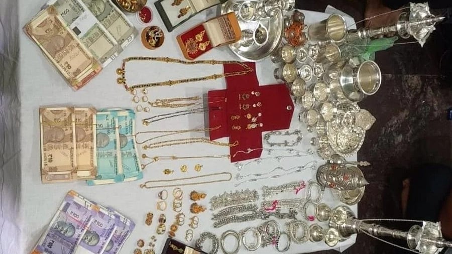 <div class="paragraphs"><p>Cash, ornaments and other valuables recovered during the raids. Credit: LOKAYUKTA POLICE</p></div>