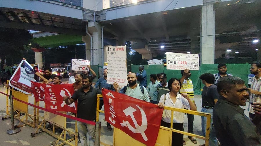 <div class="paragraphs"><p>Employees Association staging  protest in front of TCS's Whitefield campus in Bengaluru.</p></div>