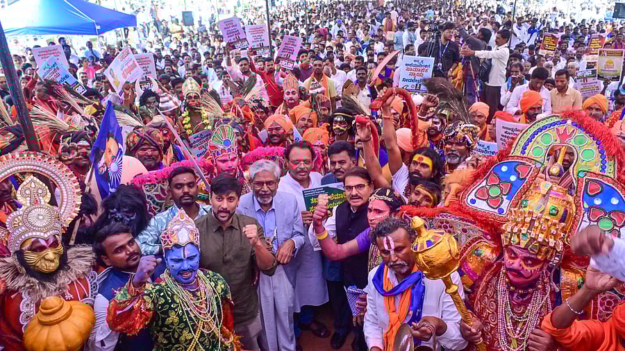 <div class="paragraphs"><p>Members of nomadic tribes have been seeking 1% reservation and staging demonstrations to urge the government to fulfill their demand. </p></div>