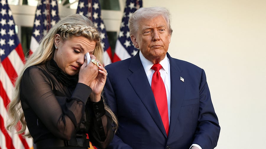 <div class="paragraphs"><p>Trump awards Charlie Kirk top honor amid crackdown on left-wing groups</p></div>