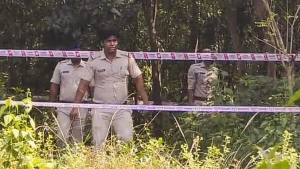 <div class="paragraphs"><p>West Bengal Police personnel during reconstruction of the crime scene as part of the ongoing probe into the medical student rape case, in Durgapur</p></div>