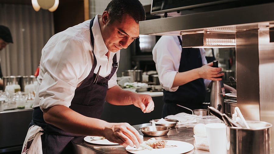 <div class="paragraphs"><p>Chef Julien Royer.</p></div>
