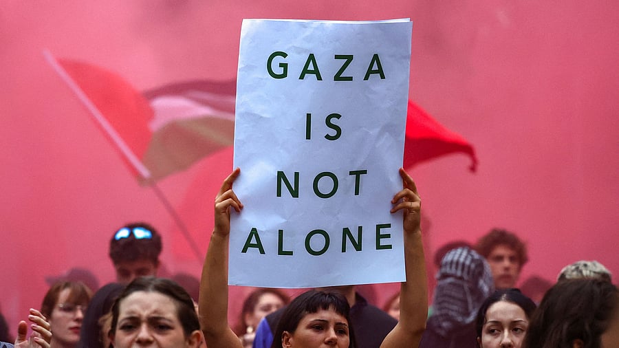 <div class="paragraphs"><p>Spanish unions call a general strike in solidarity with Palestinians in Gaza, in Barcelona</p><p></p></div>