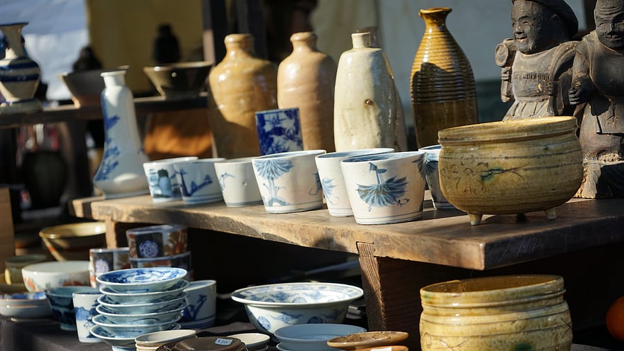 <div class="paragraphs"><p>Representative image of Japanese ceramic.</p></div>