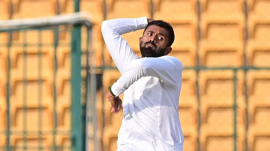 <div class="paragraphs"><p>Shreyas Gopal picked up three crucial wickets on the second day for Karnataka to keep them in the game against Saurashtra in Rajkot. </p></div>