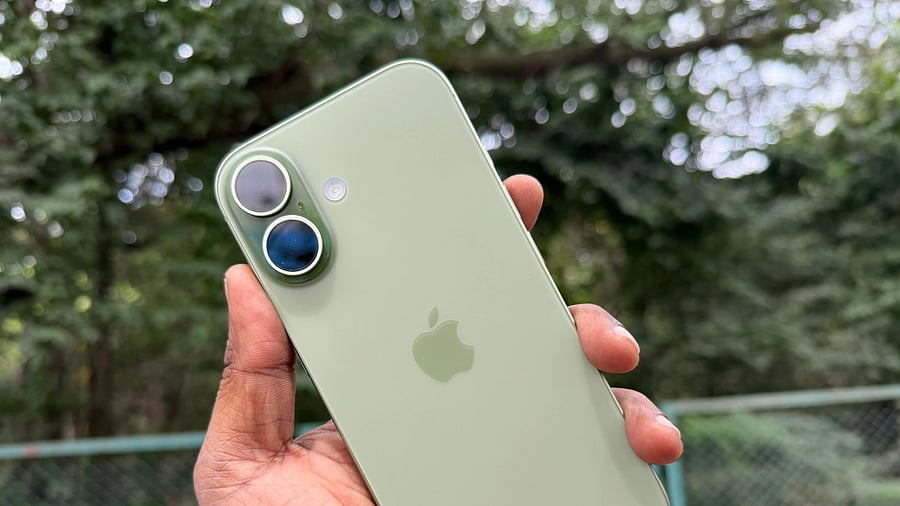 <div class="paragraphs"><p>Apple iPhone 17.</p></div>