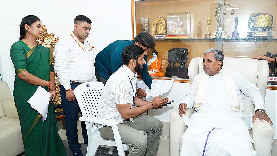 <div class="paragraphs"><p>Siddaramaiah during his&nbsp;enumeration at his official residence Kaveri.</p></div>