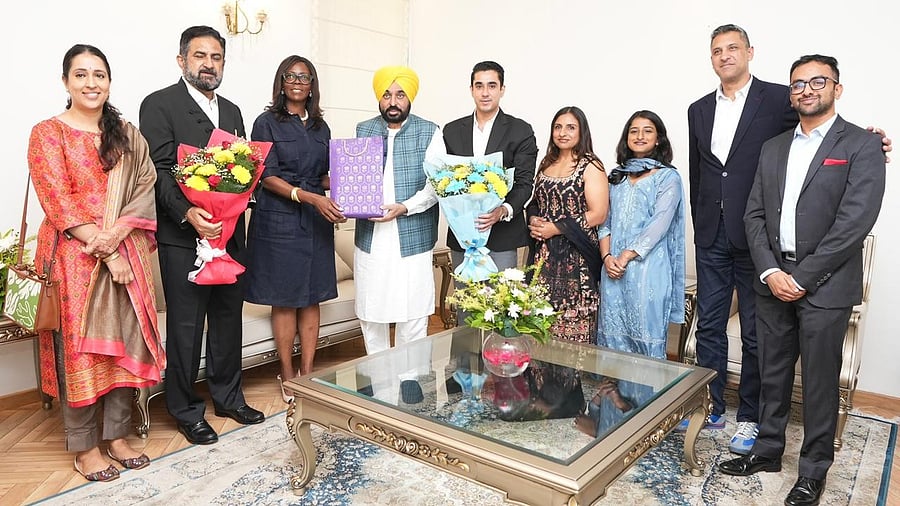 <div class="paragraphs"><p>Bhagwant Mann in a meeting with a delegation of the Bar Council of England and Wales in Chandigarh.</p></div>