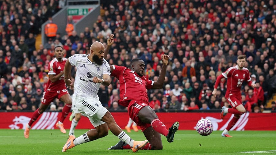 <div class="paragraphs"><p>Manchester United's Bryan Mbeumo scores their first goal.</p></div>