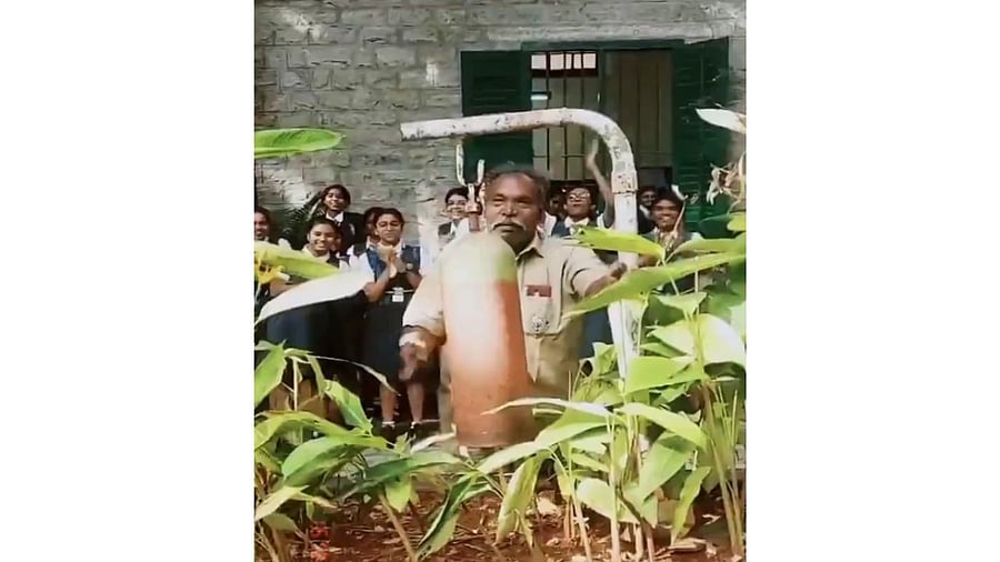 <div class="paragraphs"><p>A screengrab from the video</p></div>