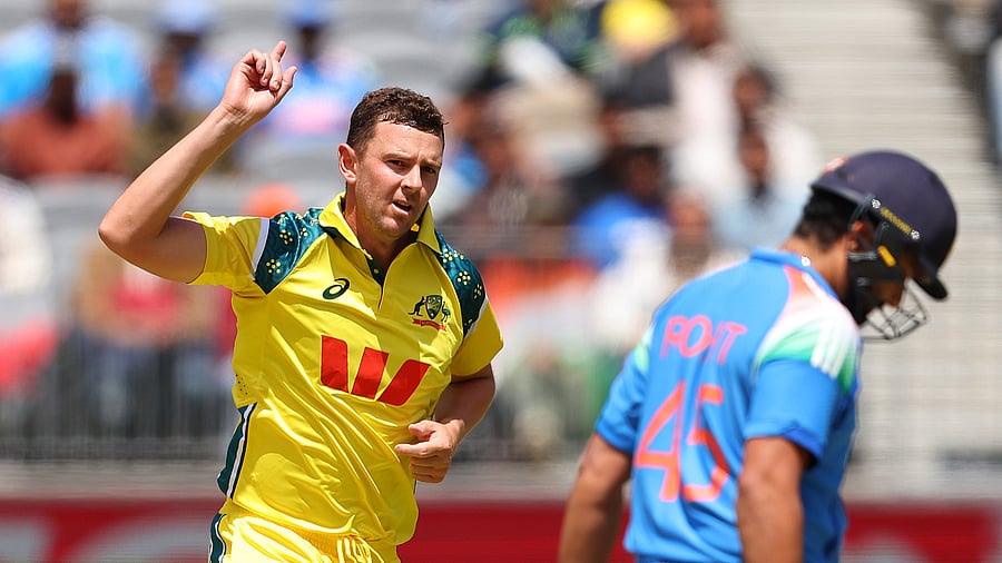 <div class="paragraphs"><p>Australia beat India in first ODI</p></div>