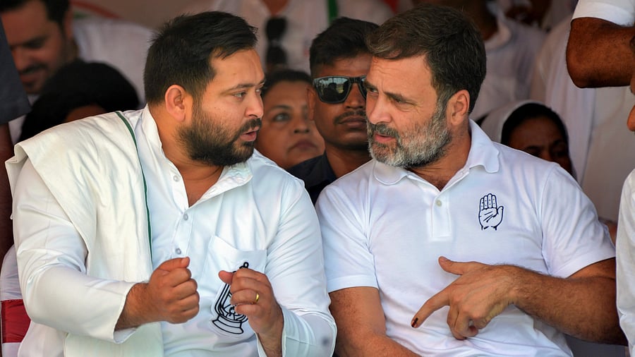 <div class="paragraphs"><p>RJD leader Tejashwi Yadav (L) with Congress leader Rahul Gandhi  </p></div>