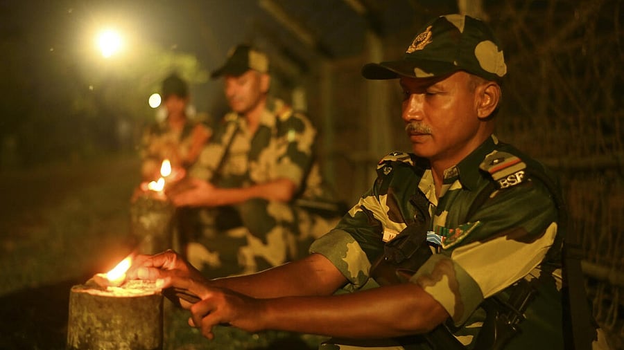 <div class="paragraphs"><p>BSF personnel celebrate during 'Diwali' festival near India-Bangladesh border.</p></div>