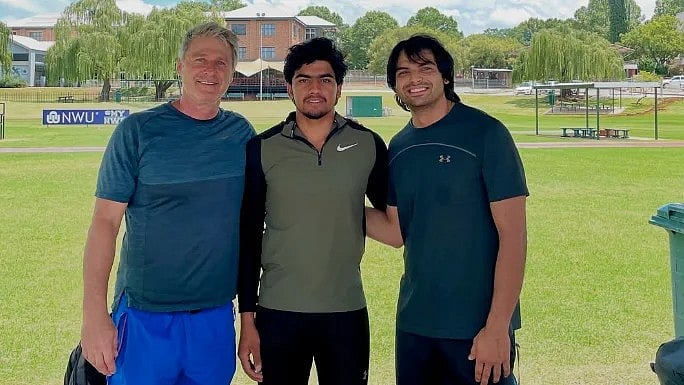 <div class="paragraphs"><p>Himanshu Jakhar (centre) with Neeraj Chopra (right) and coach Jan Zelezny.</p></div>
