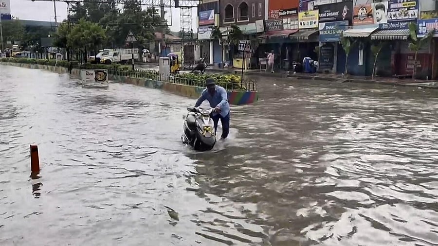 <div class="paragraphs"><p>Heavy rain in Andhra Pradesh</p></div>