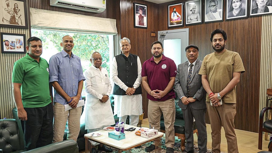 <div class="paragraphs"><p>Congress leader Ashok Gehlot with AICC Bihar in-charge Krishna Allavaru, RJD leader Tejashwi Yadav and others during a meeting ahead of the state Assembly elections.</p></div>