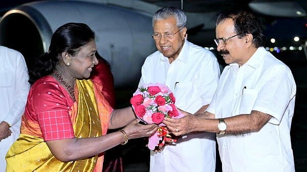 <div class="paragraphs"><p>President Droupadi Murmu being received by Union Minister of State George Kurian and Kerala Chief Minister Pinarayi Vijayan upon her arrival in Thiruvananthapuram</p></div>