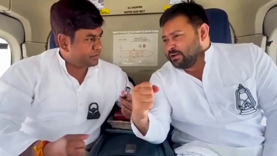 <div class="paragraphs"><p>Tejashwi Yadav and VIP's Mukesh Sahani </p></div>