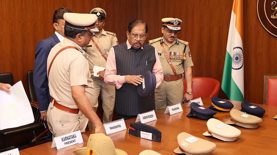 <div class="paragraphs"><p>Home Minister G Parameshwara inspecting the "peak caps" that will be distributed to the Karnataka state police personnel on October 28.</p></div>