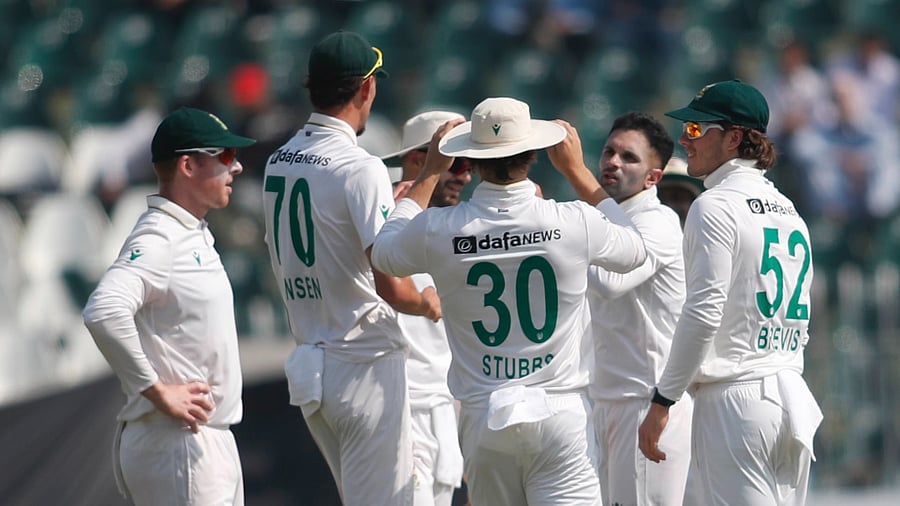 <div class="paragraphs"><p>South Africa players celebrate the win.</p></div>