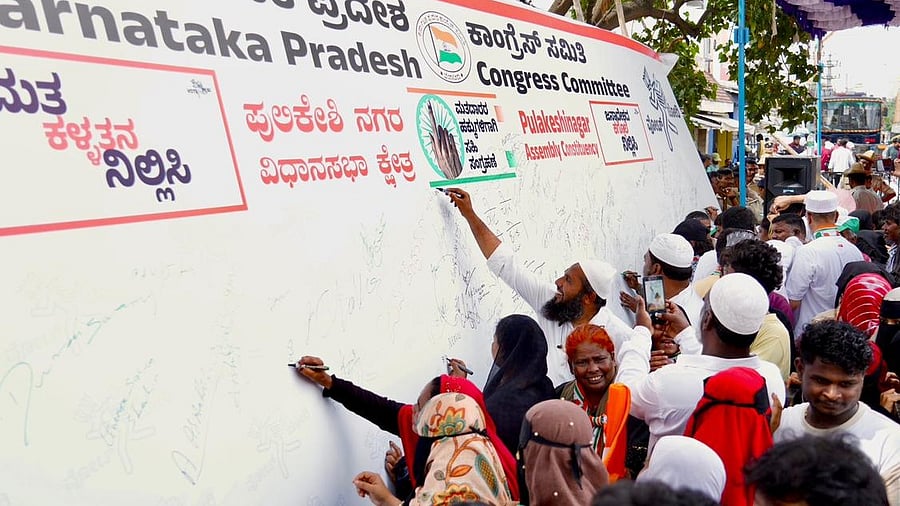 <div class="paragraphs"><p> Congress members take part in a campaign over ‘Vote Chori in Bengaluru.</p></div>