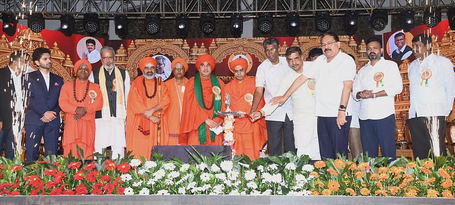 <div class="paragraphs"><p>Public Works Department and District In-charge Minister Satish Jarkiholi inaugurate the&nbsp; Kittur Utsav organised to commemorate the victory of Rani Channamma over the British in 1824 at Channammana Kittur town in Belagavi district on Thursday. </p></div>