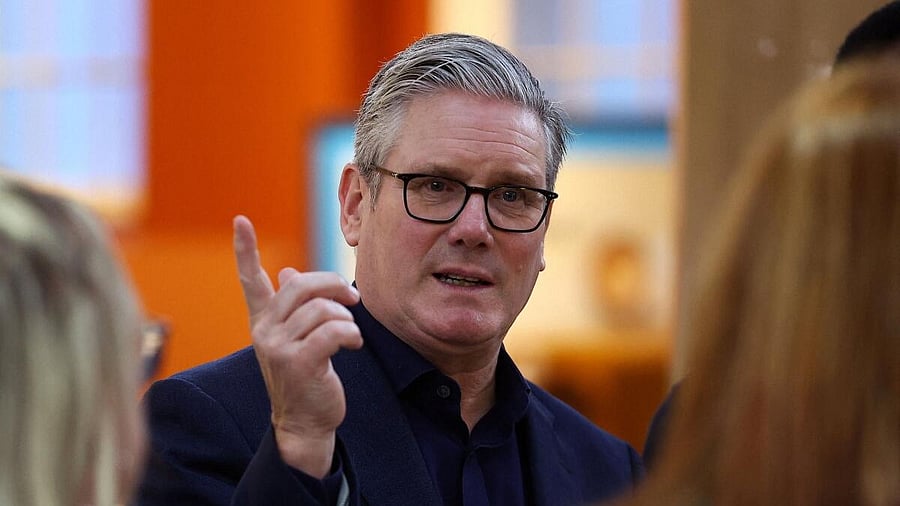 <div class="paragraphs"><p>Prime Minister Keir Starmer speaks with employees of the bank as he visits Barclays Bank.</p></div>