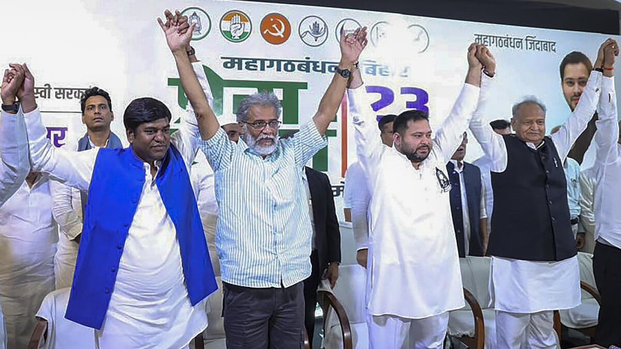 <div class="paragraphs"><p>RJD leader Tejashwi Yadav with CPI(ML) Liberation General Secretary Dipankar Bhattacharya, Congress leader Ashok Gehlot and Vikassheel Insaan Party (VIP) chief Mukesh Sahani during joint press conference of the Mahagathbandhan, in Patna.</p></div>
