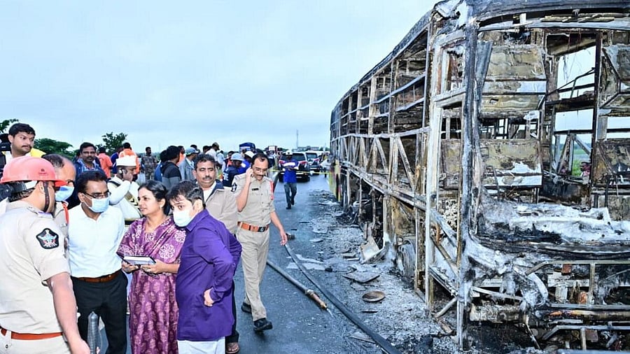 <div class="paragraphs"><p>Kurnool District Collector A. Siri (in purple suit) speaks with police personnel at the spot after a Hyderabad-bound private bus caught fire following a collision with a two-wheeler, near Chinnatekur in Kurnool district, Andhra Pradesh, Friday, Oct. 24, 2025.</p></div>