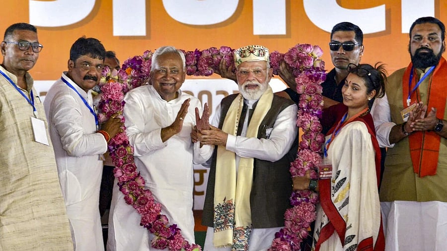 <div class="paragraphs"><p>Prime Minister Narendra Modi and Bihar Chief Minister Nitish Kumar being garlanded during a public meeting ahead of the State Assembly elections, in Samastipur.</p></div>