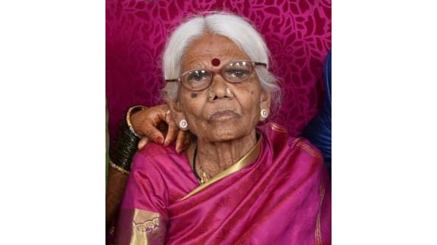 <div class="paragraphs"><p>The deceased Akkayamma.</p></div>