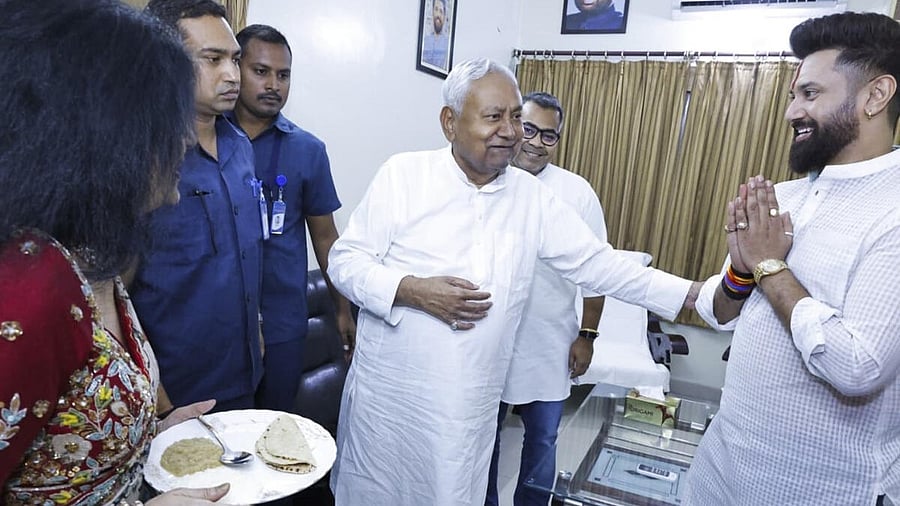 <div class="paragraphs"><p>Union Minister Chirag Paswan with Bihar Chief Minister Nitish Kumar during Chhath Puja festival celebration at his residence, in Patna.</p></div>