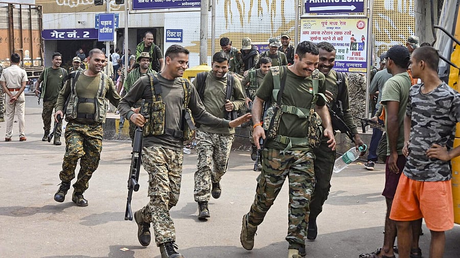 <div class="paragraphs"><p>Armed Force personnel arrive at the railway station for deployment ahead of the Bihar Assembly Elections, in Patna, Bihar.</p></div>