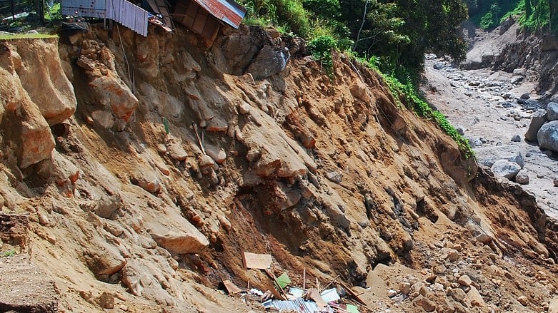 <div class="paragraphs"><p>Researchers found over 2,400 buildings are already at high risk of structural damage.</p></div>