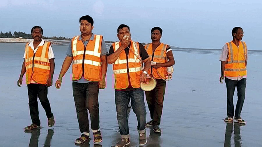 <div class="paragraphs"><p>Images showing impact of Cyclone Montha.</p></div>