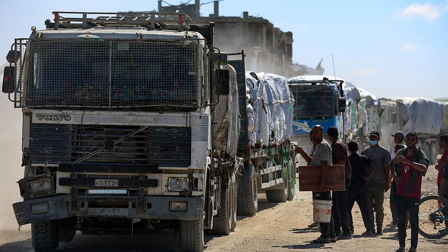 <div class="paragraphs"><p>Trucks carry aid for Palestinians, amid a ceasefire between Israel and Hamas in Gaza, in Khan Younis, in the southern Gaza Strip.</p></div>