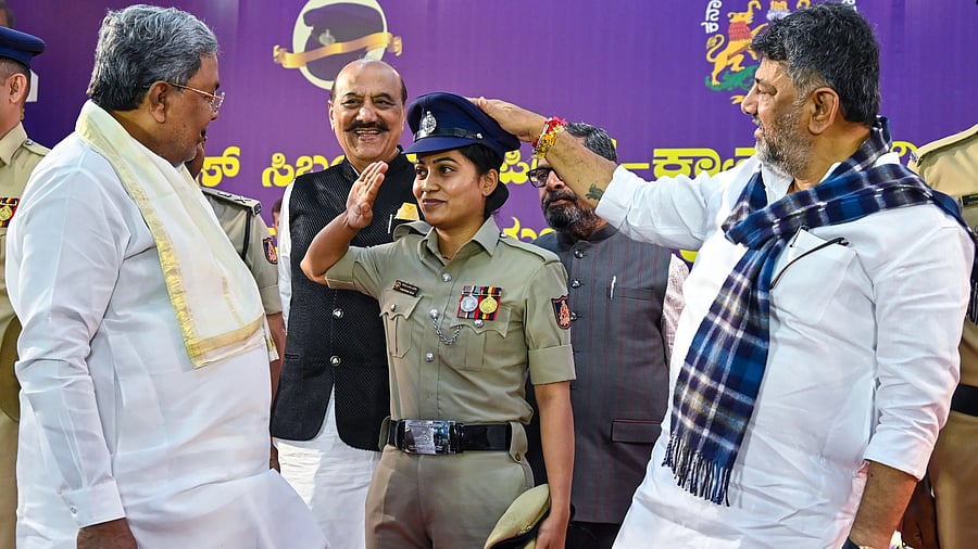 <div class="paragraphs"><p>Chief Minister Siddaramaiah and his deputy D K Shivakumar present the newly introduced navy-blue peak cap to constable Kavana S M at a function at the Vidhana Soudha in Bengaluru on Tuesday. (Right) Peak caps give the personnel a refurbished look.</p></div>